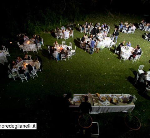 cena di matrimonio all'aperto