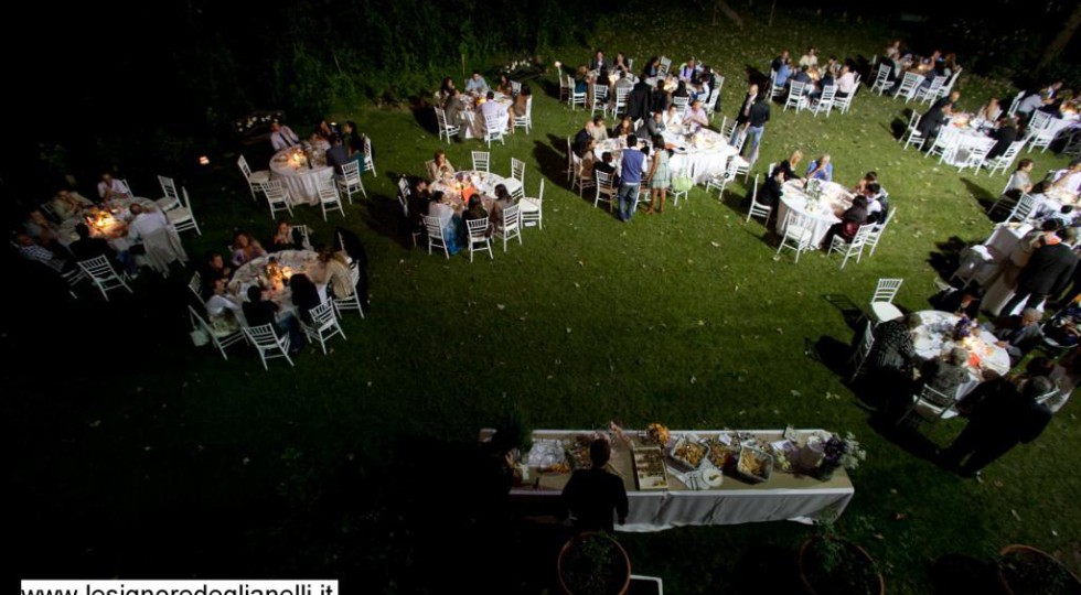 cena di matrimonio all'aperto