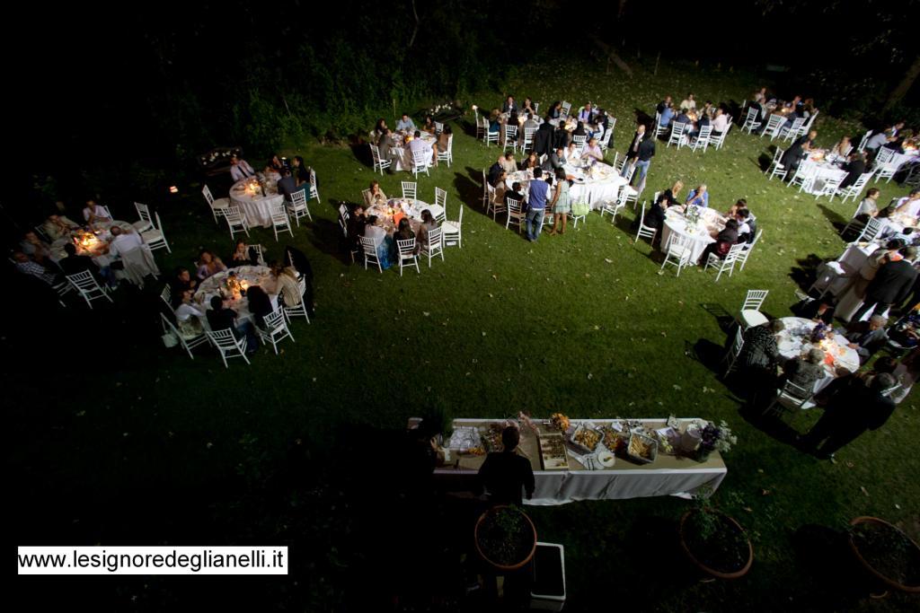 cena di matrimonio all'aperto