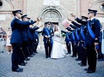 il saluto dei militari all'uscita del matrimonio